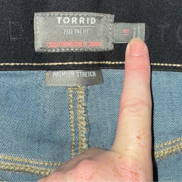 Torrid Crop Bombshell Skinny - Picture 3 of 6